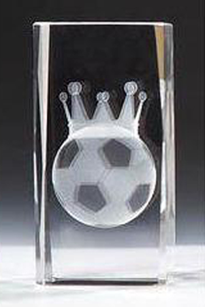 3D Fußball mit Krone im Glasblock
